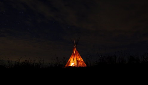 Spaní v teepee