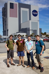 Vehicle Assembly Building (VAB) - je skutečně obrovská i když to na fotkách nevypadá.