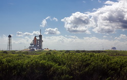 Krásný pohled na raketoplán Discovery na rampě 39A.